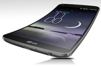 LG G Flex, lo smartphone curvo, ora disponibile nei punti vendita Vodafone