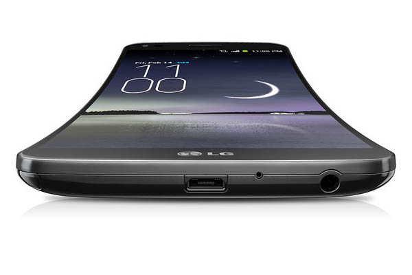 LG G Flex, lo smartphone curvo, ora disponibile nei punti vendita Vodafone