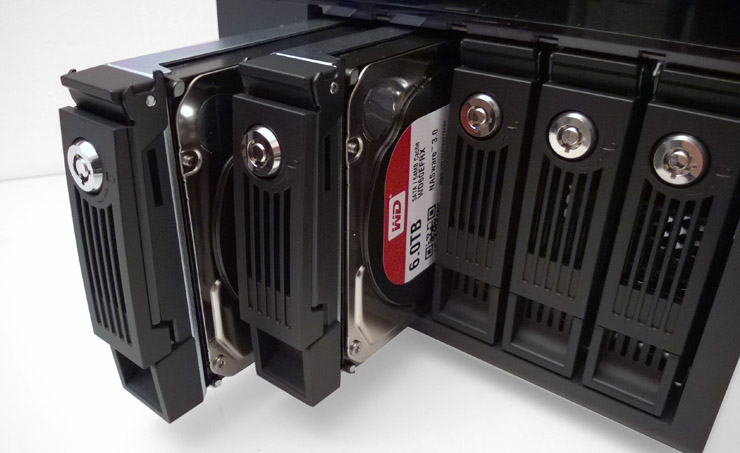 QNAP Turbo NAS TS-451 e UX-500P