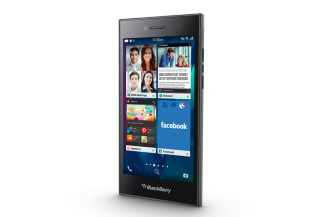 BlackBerry Leap, lo smartphone per i professionisti arriva in Italia