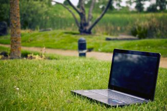 InfoJobs, due italiani su tre pensano al lavoro anche in vacanza