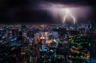 Schneider Electric, come proteggere i computer da temporali e blackout