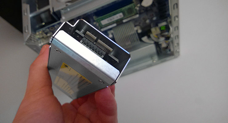 Thecus N5810PRO, storage scalabile con UPS integrato per le PMI