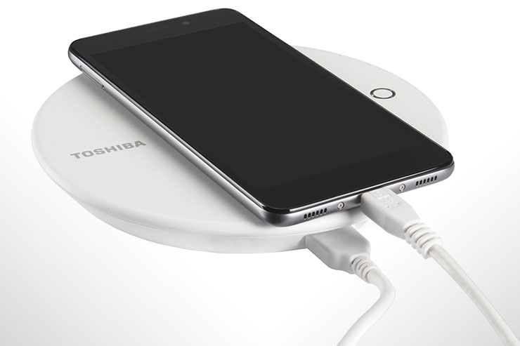 Toshiba Canvio for Smartphone, ricarica e backup in un sol colpo
