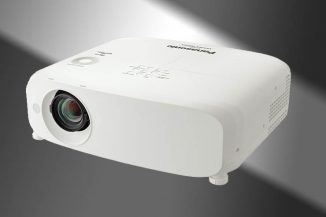 Panasonic PT-VZ580, i proiettori portatili connessi e flessibili