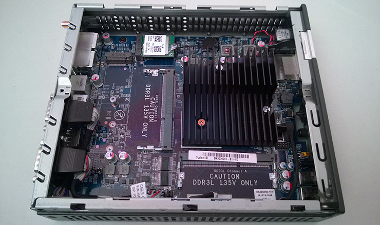 Shuttle DX30, slim PC fanless con Intel Apollo Lake