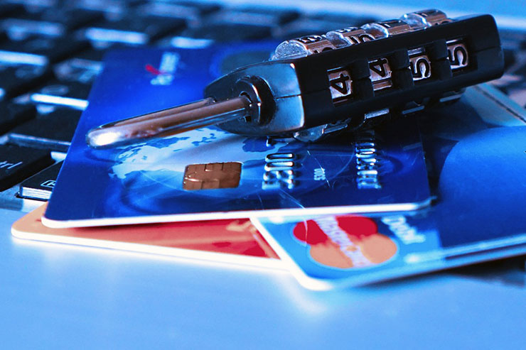 Experian, difendiamoci così da furto d'identità e frodi online Experian, difendiamoci così da furto d'identità e frodi online