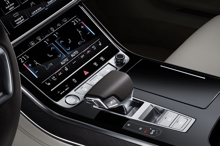 Nuance Dragon Drive, l'intelligenza artificiale per Audi A8 Nuance Dragon Drive, l'intelligenza artificiale per Audi A8