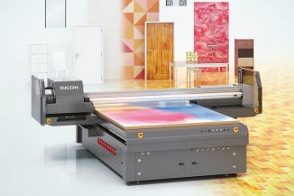 Ricoh Pro T7210, stampante industriale flatbed UV versatile