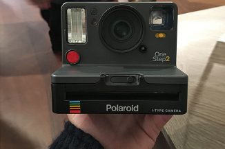 Polaroid OneStep 2, il retaggio della fotografia anni ‘70