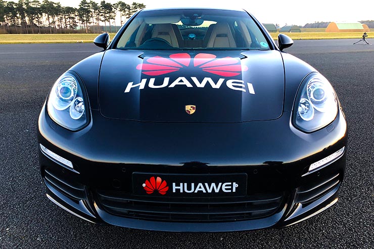 Huawei RoadReader, con Mate 10 Pro la Panamera si guida da sé