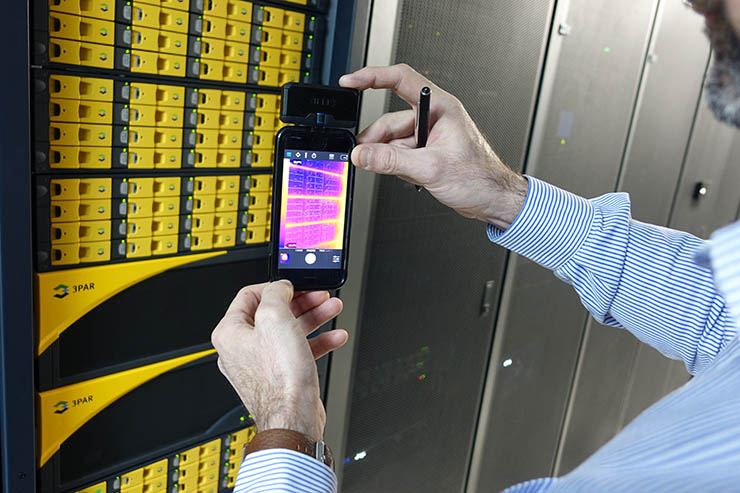 I vantaggi di FLIR ONE Pro per Aston Martin Red Bull Racing