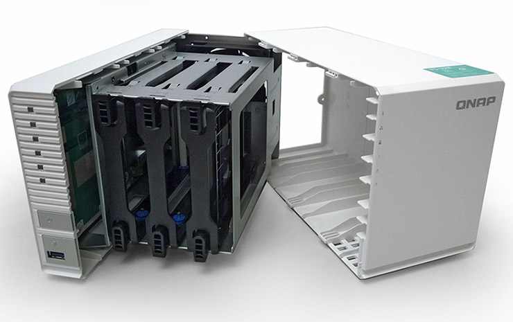 QNAP TS-328, supporto RAID 5 per le microimprese