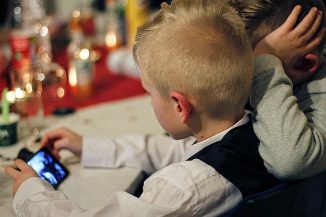 Lo smartphone attrae sempre più i minori, le analisi Symantec