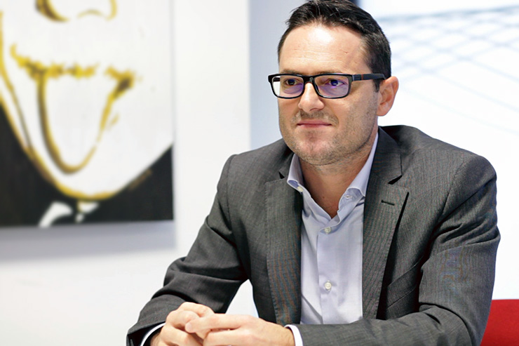 NEC presenta il nuovo display “pixel-free” MultiSync EA271U 