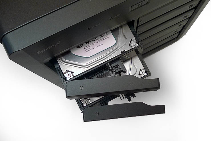 Synology DS2419+, NAS desktop ad elevata capacità