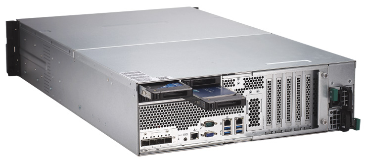 QNAP TDS-16489U R2, storage enterprise con supporto QES