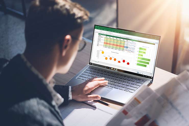Asus rende disponibile il nuovo laptop ZenBook S13