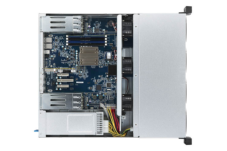 QNAP TS-1886XU-RP tiering automatico per l’industry
