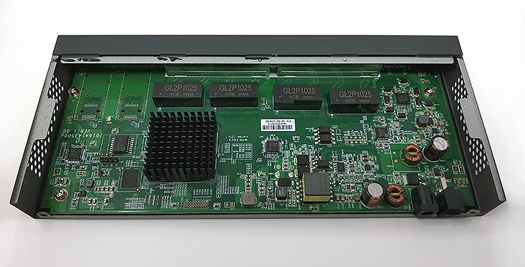 switch PoE Cloud Managed a 8 porte ECS1008P