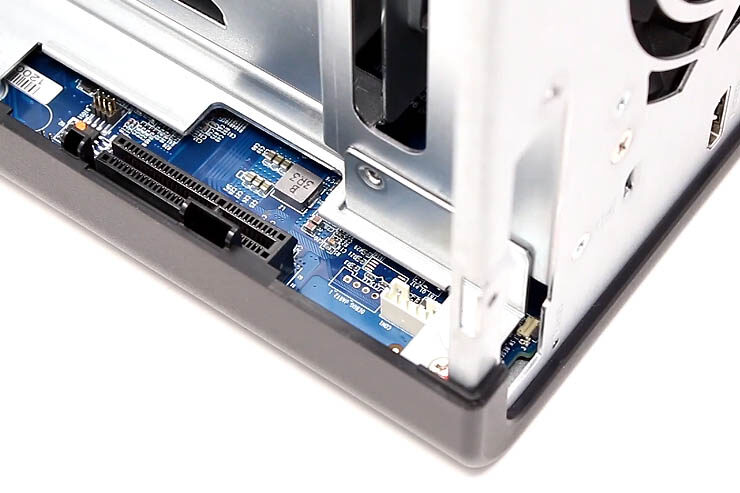 NAS con LAN 2.5 GbE e PCIe