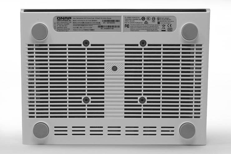 Router SD-WAN QNAP QHora-301W