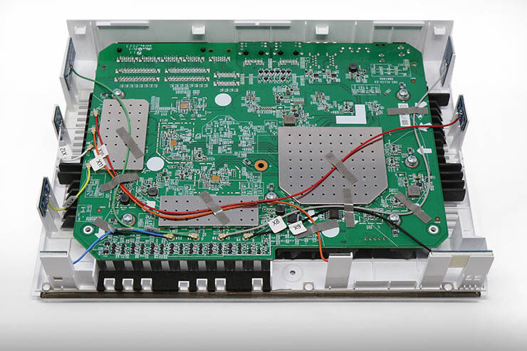 Router SD-WAN QNAP QHora-301W