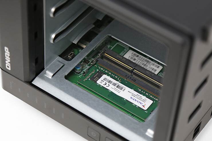 NAS 4 bay professionale per piccoli uffici
