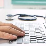 Cosa considerare prima di chiedere consigli sulla salute a un chatbot AI salute